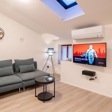 Loft With 2 Bedrooms - Historical District Ровин Екстериор снимка