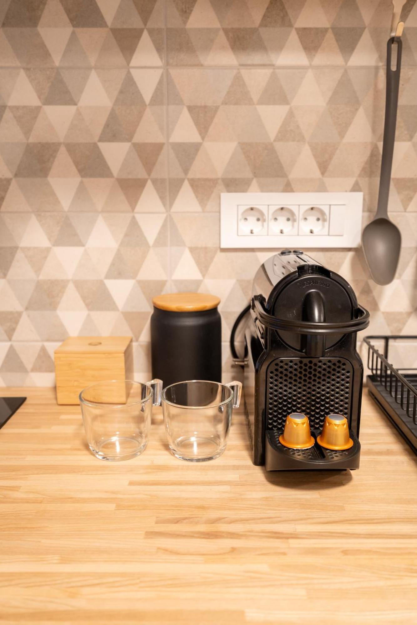 Loft With 2 Bedrooms - Historical District Ровин Екстериор снимка
