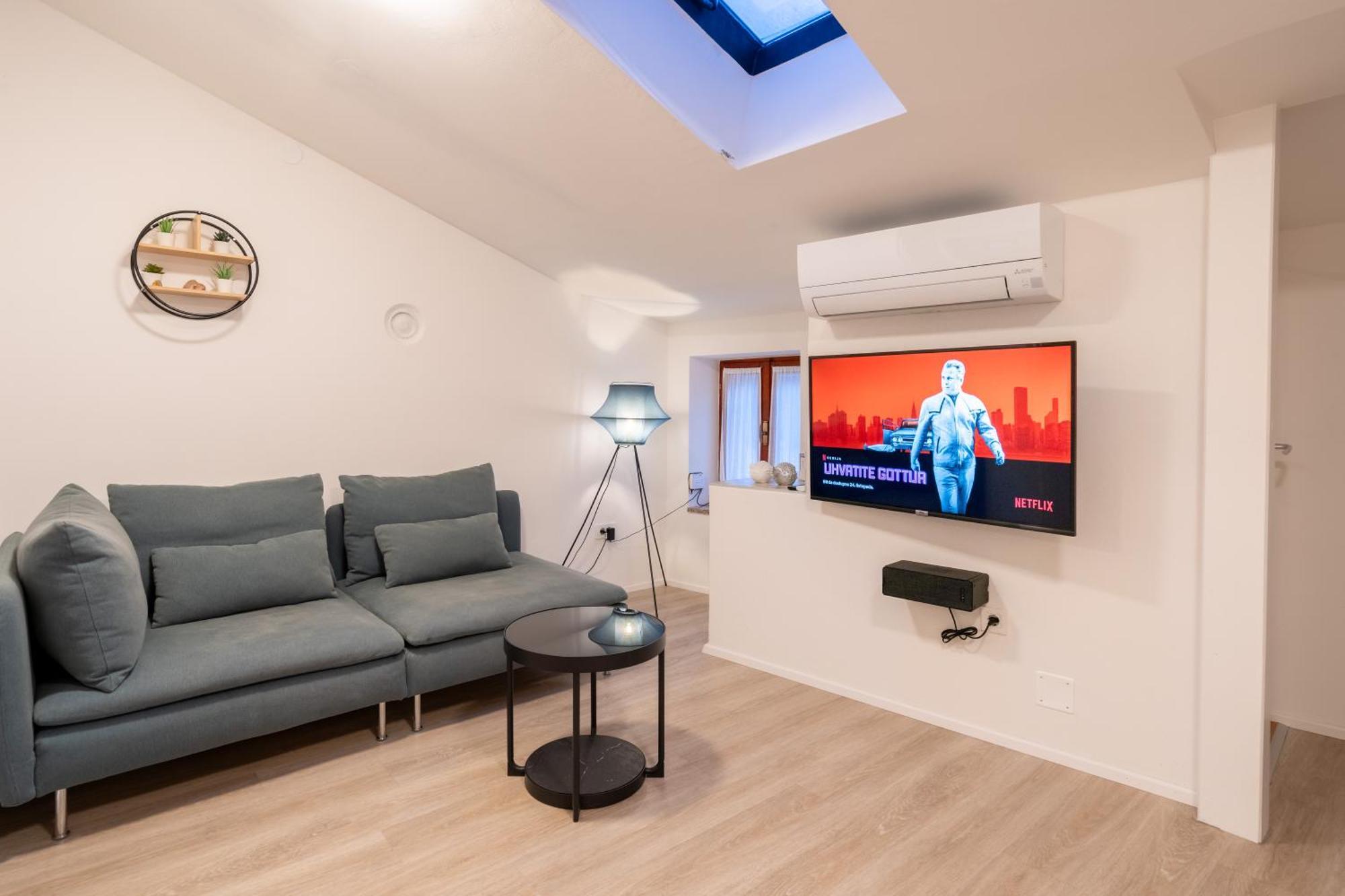 Loft With 2 Bedrooms - Historical District Ровин Екстериор снимка