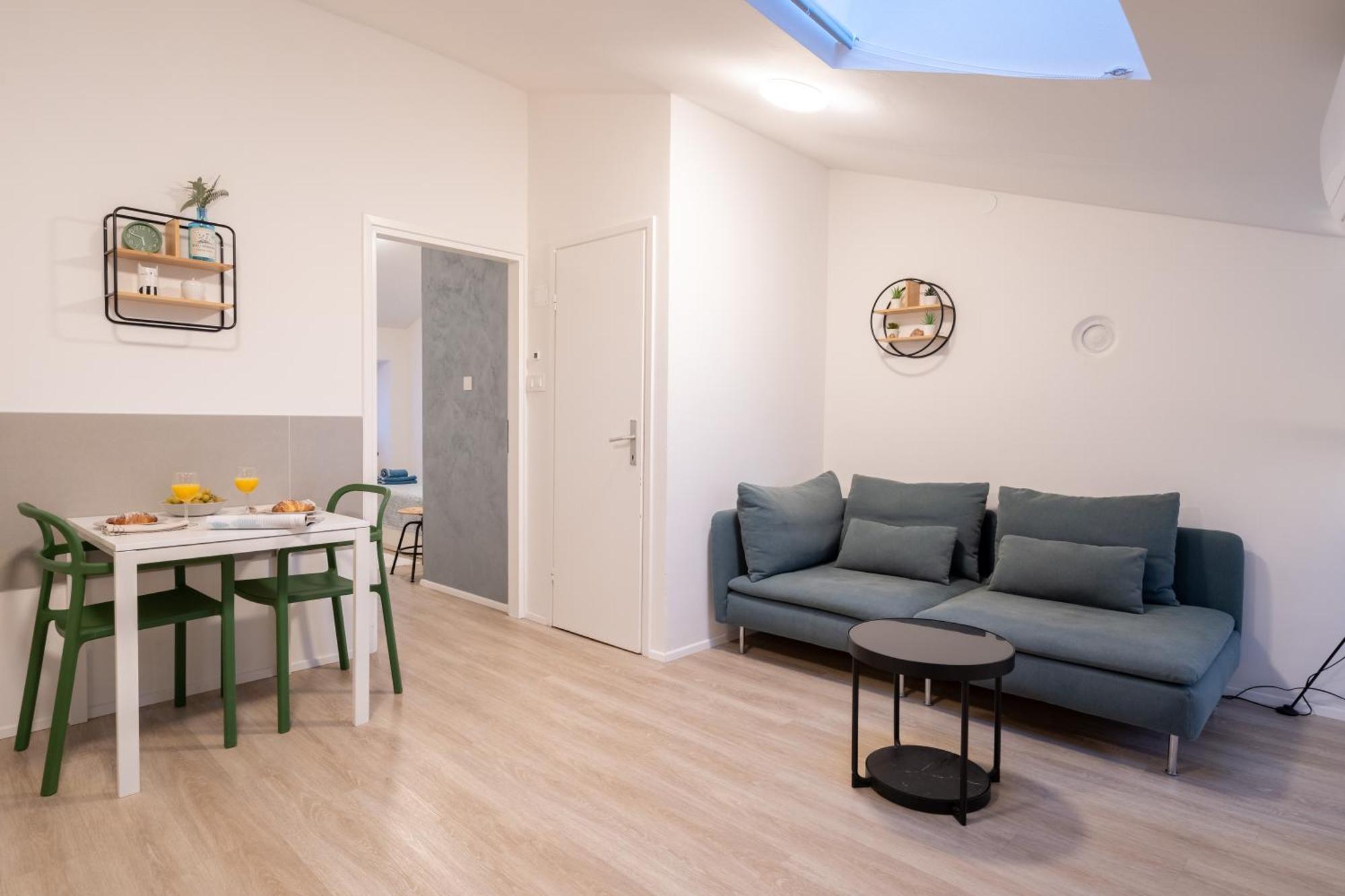 Loft With 2 Bedrooms - Historical District Ровин Екстериор снимка