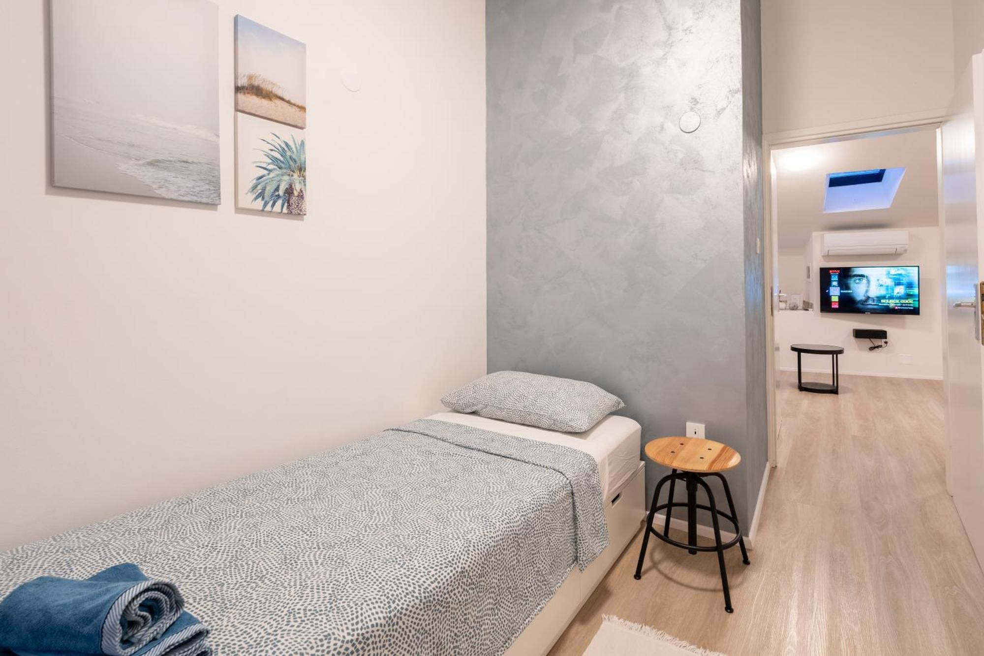 Loft With 2 Bedrooms - Historical District Ровин Екстериор снимка