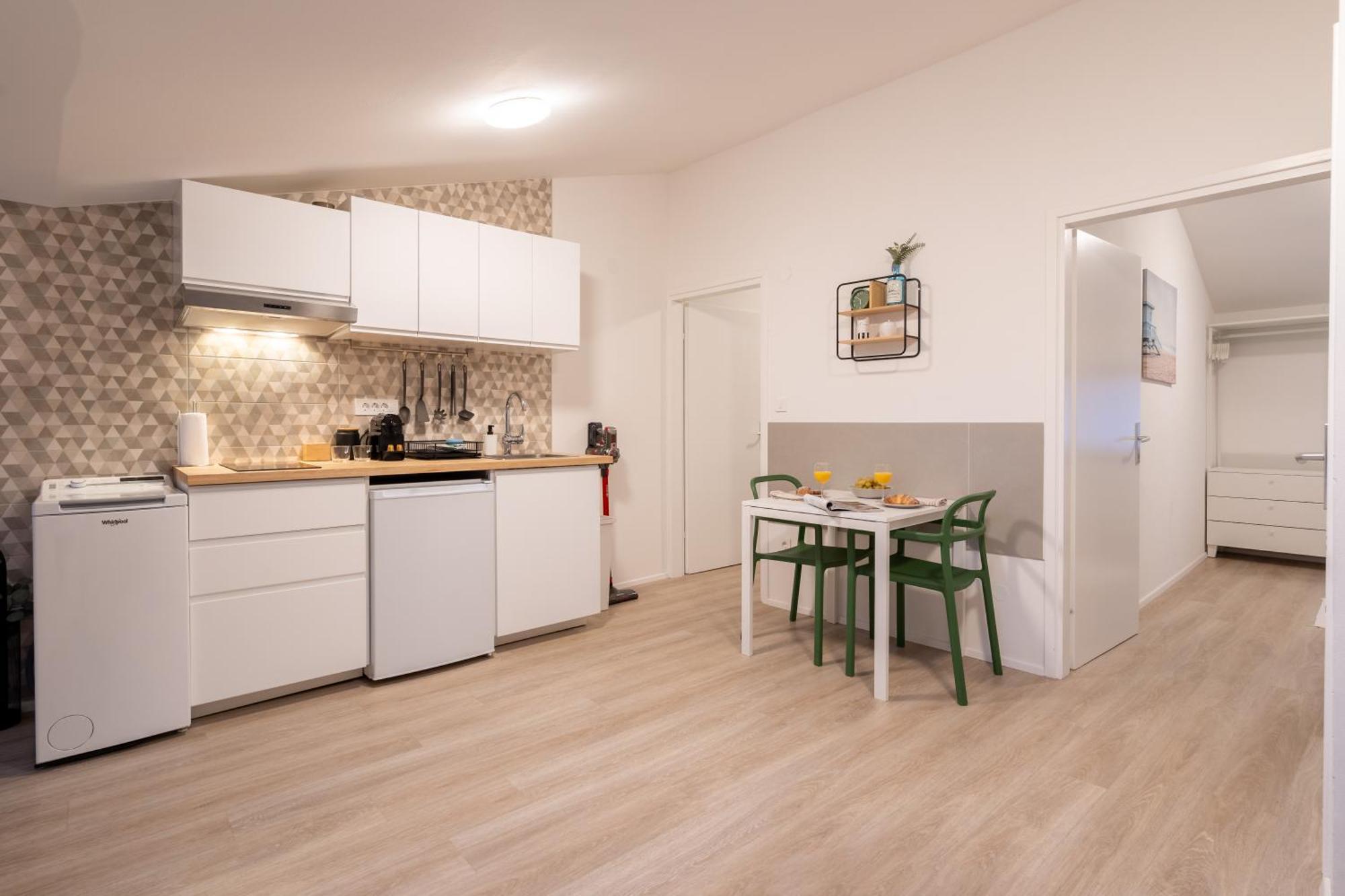 Loft With 2 Bedrooms - Historical District Ровин Екстериор снимка