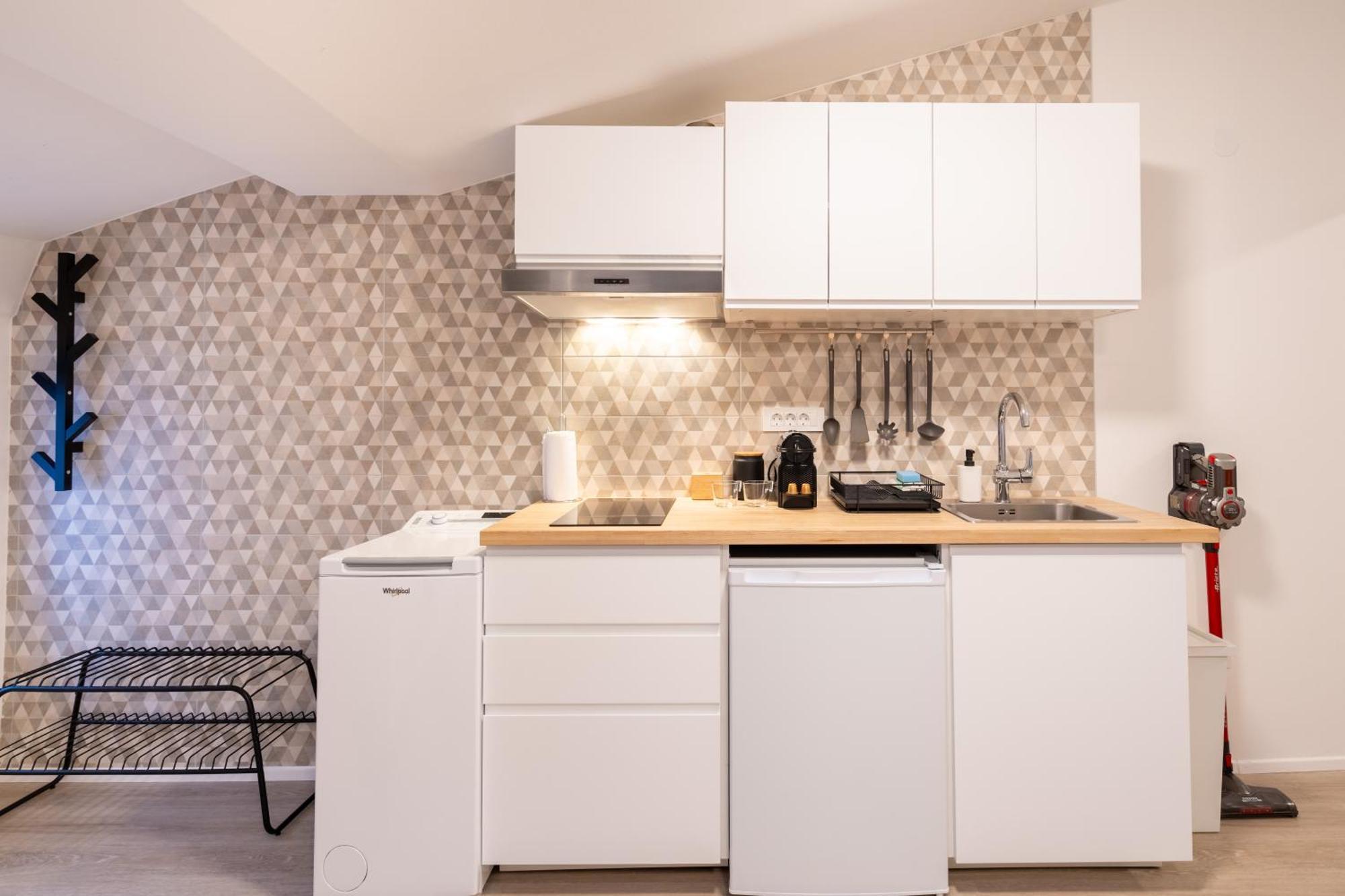 Loft With 2 Bedrooms - Historical District Ровин Екстериор снимка